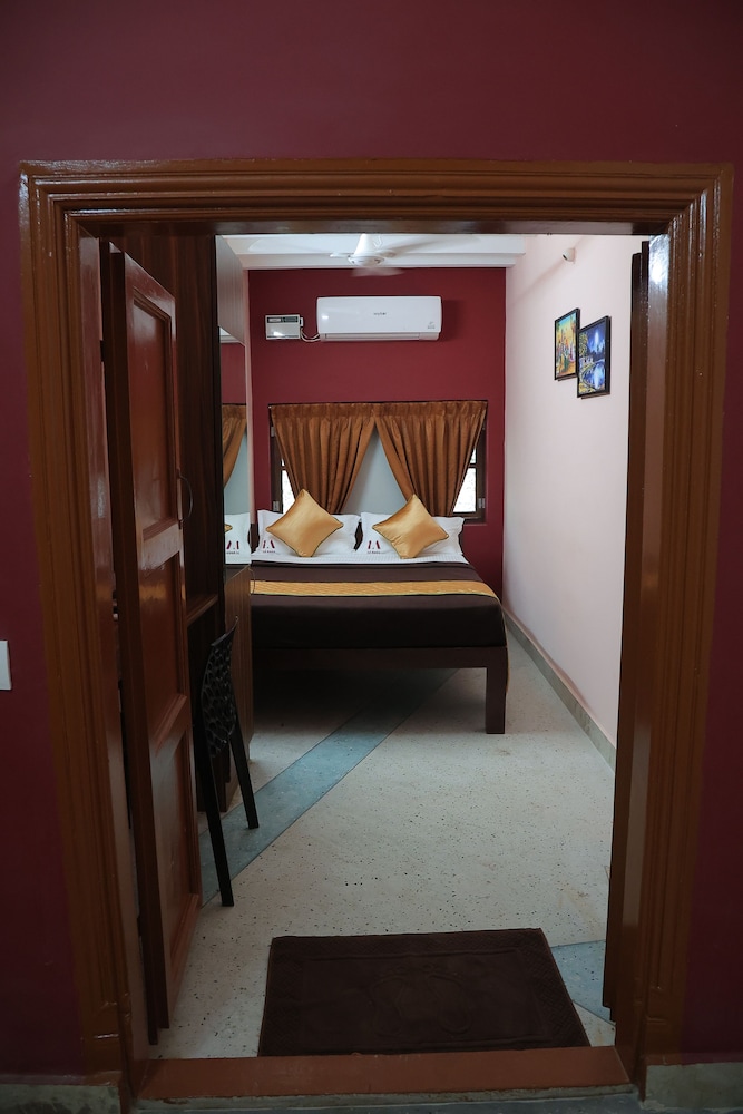 Le Apex Tharavaadu