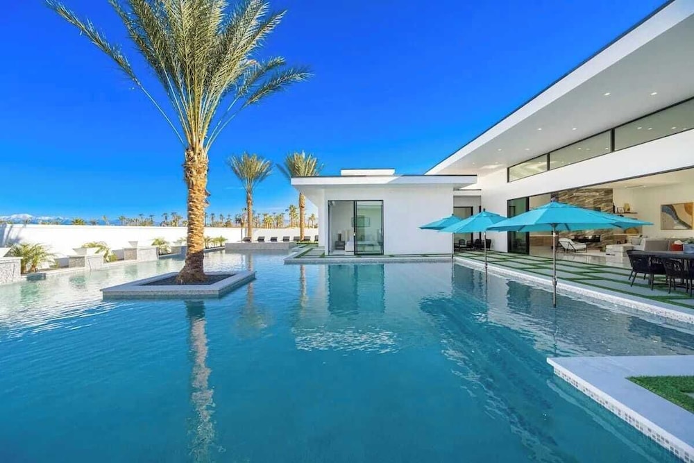 Pool, Hot Tub & Putting Green Minutes From Dining & Golf Bravo Villa #13 by Avantstay