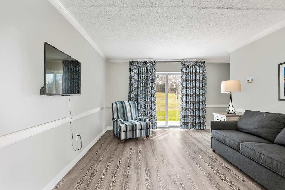 First Floor Bay View Deluxe Suite view 5