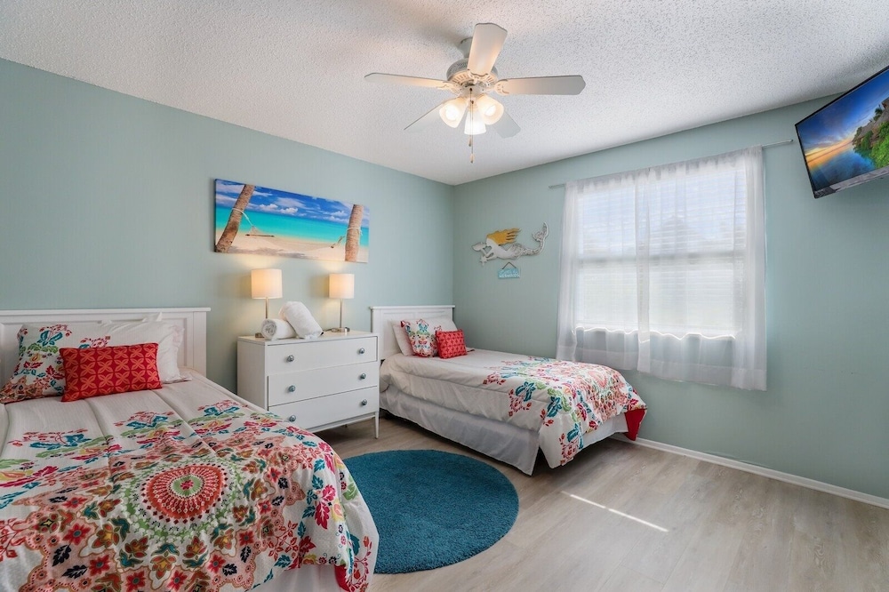 Beach Breeze Hideaway 2 Bedroom Villa by RedAwning
