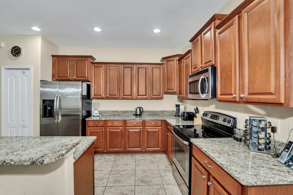 Modern Home, Big Pool Area Near Disney, CDC Cleaning 4cg456 - Image 5