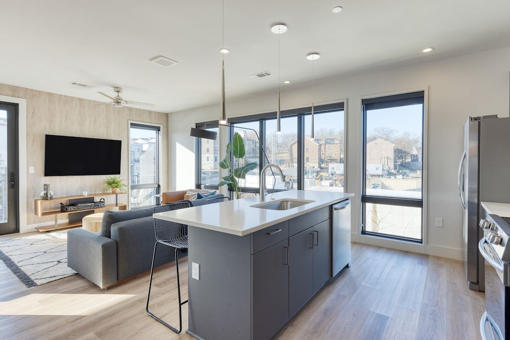 Honkey-tonk by Avantstay New Modern 2bdr in Walkable Midtown w Gym Pool