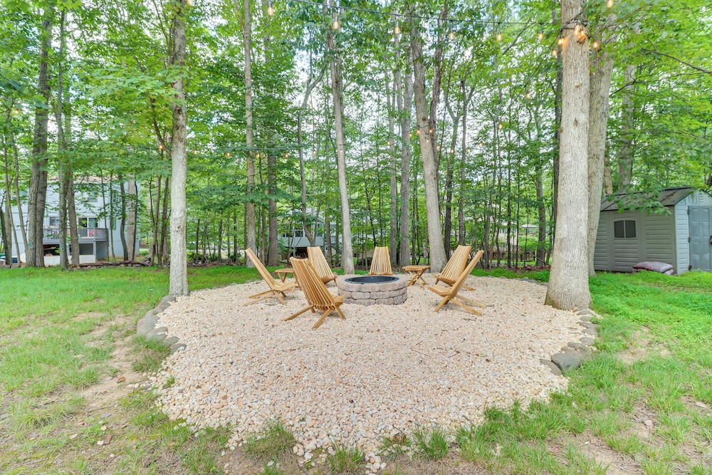 Pool + Lake Access, Yard: Poconos Family Getaway