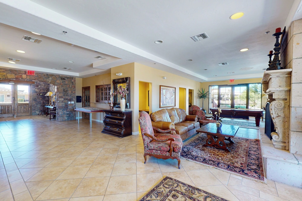 Exclusive 3BR w/ Pool, Hot Tub, W/d, & Clubhouse