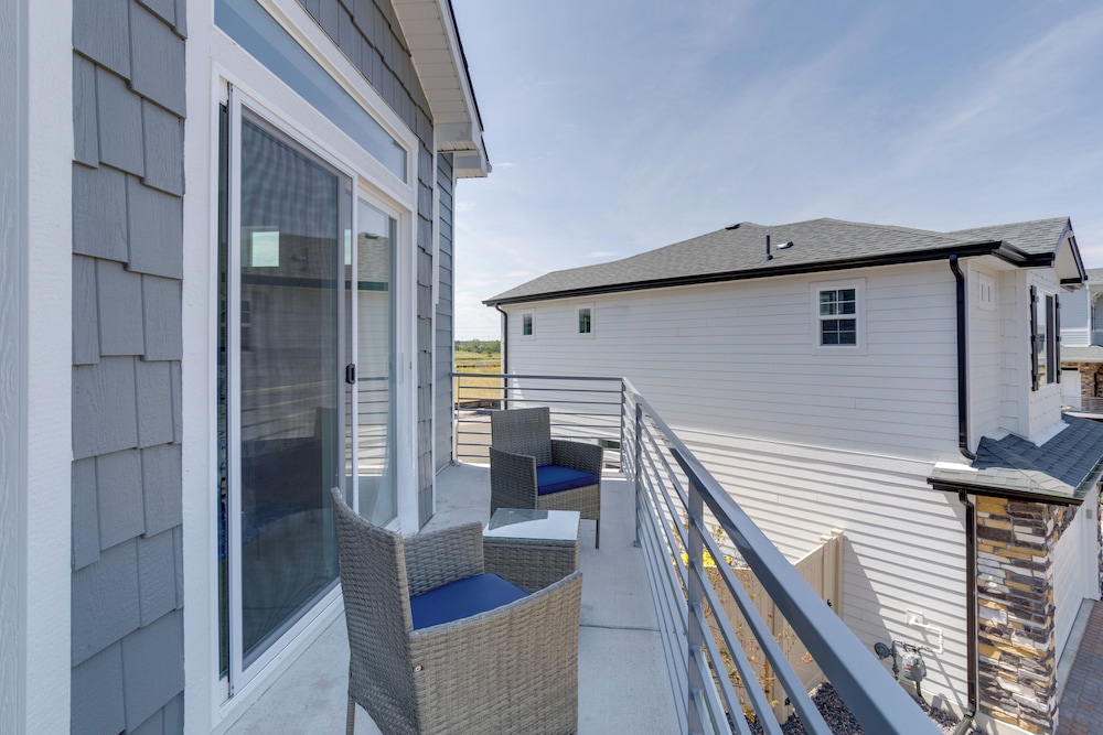 9 Mi to Airport: Pet-friendly Aurora Home w/ Deck