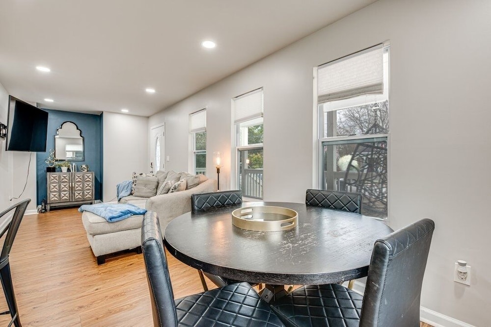 Spacious Family Retreat Near Airport 5 Bedroom Home