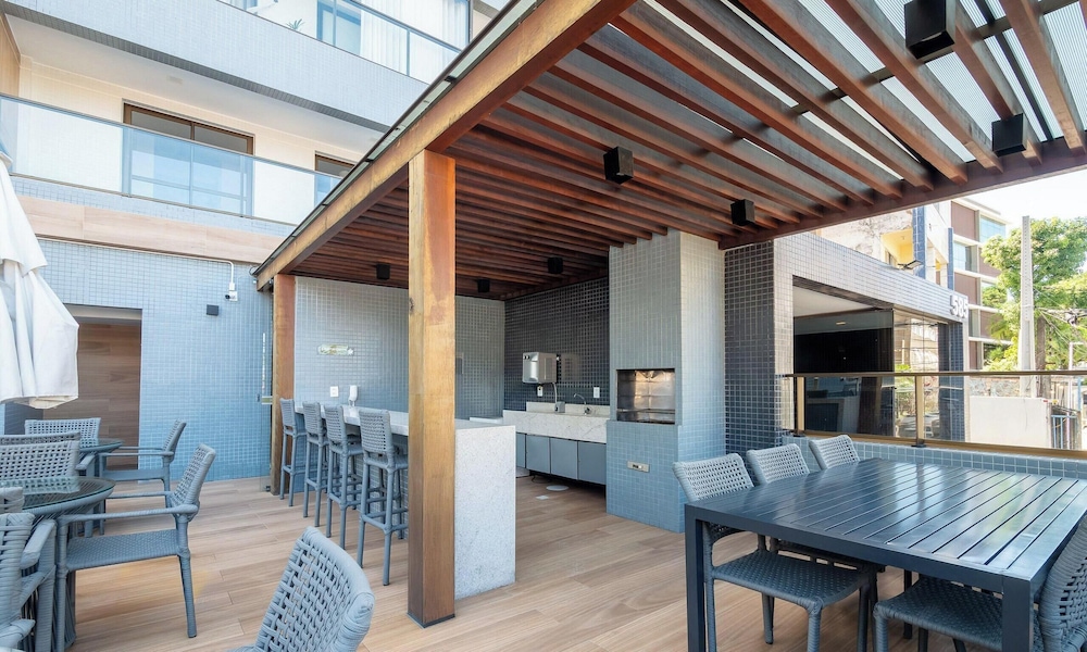Fully Equipped Apts With Leisure Minutes From the Beach Hfos