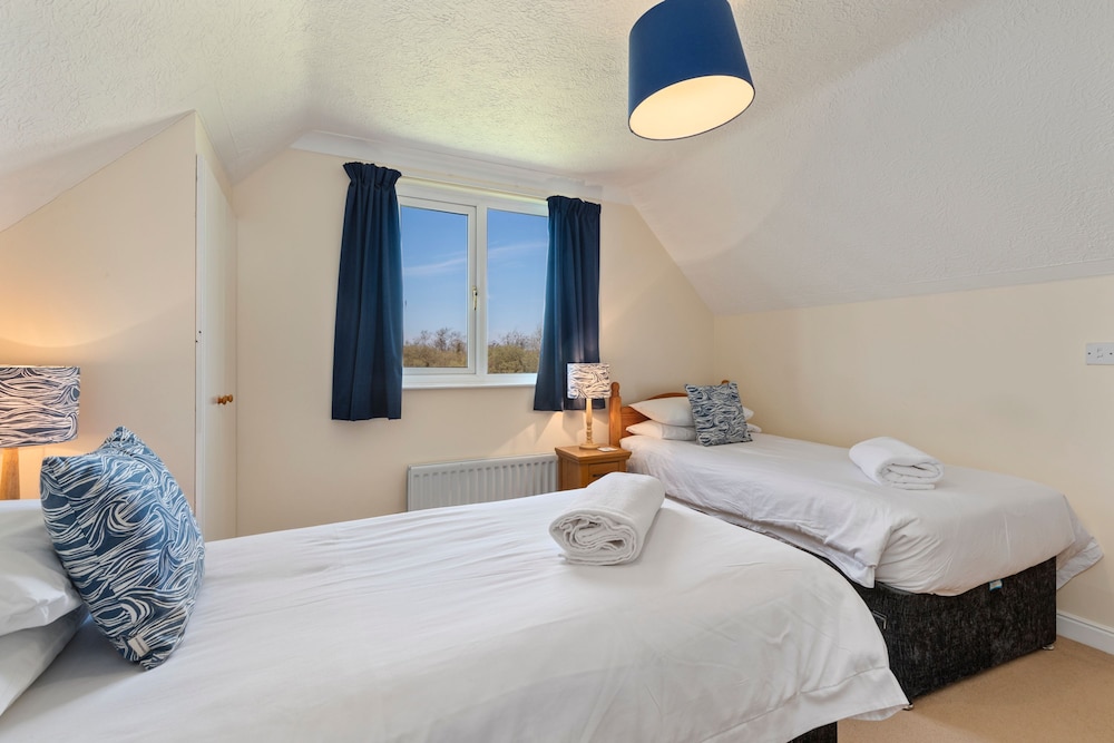 Honeyfield Lodge - Spacious Cottage Rural Views