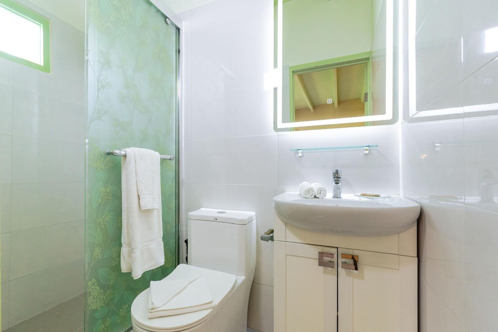 Flamingo Suite 1BR 1BA Apt w Pool Parking