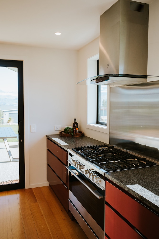 Wanaka Vacations - On The Rocks - Spacious - Property Image 5