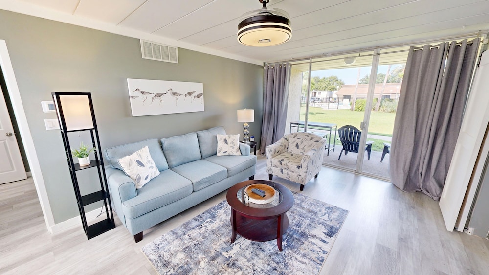 Sea Palm 2b 2 Bedroom Condo