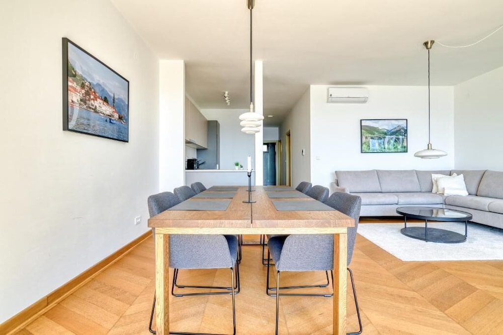 Seaview Hideaway- Premium Apartment