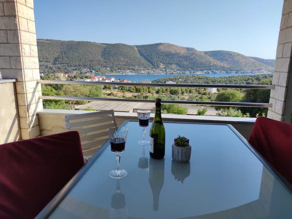 Josi - Parking and Barbecue - A1 view 5