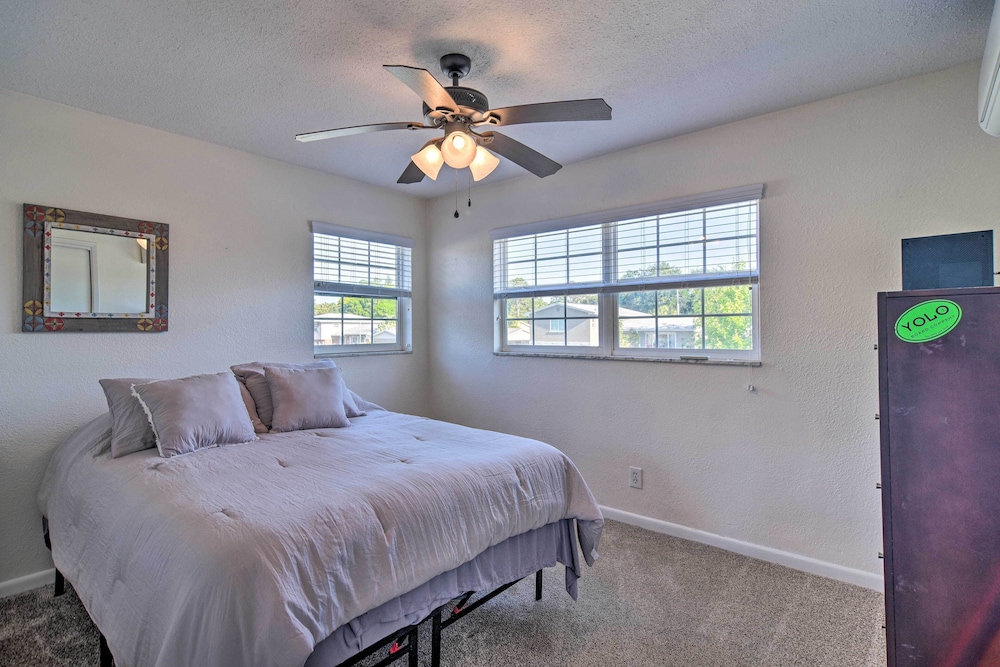Seminole Home: 1 Mi to Indian Shores Beach! view 5