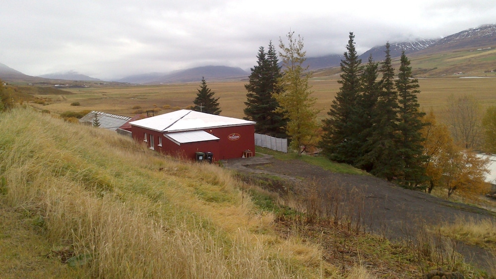 Brúnalaug Guesthouse Holiday Home