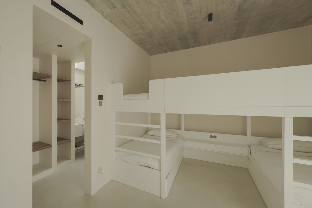 CL M Villa Retreat by Cadenzalux