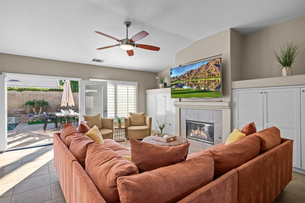 La Quinta Desert Haven Luxe Stay w Private Pool Hot Tub Pool Table