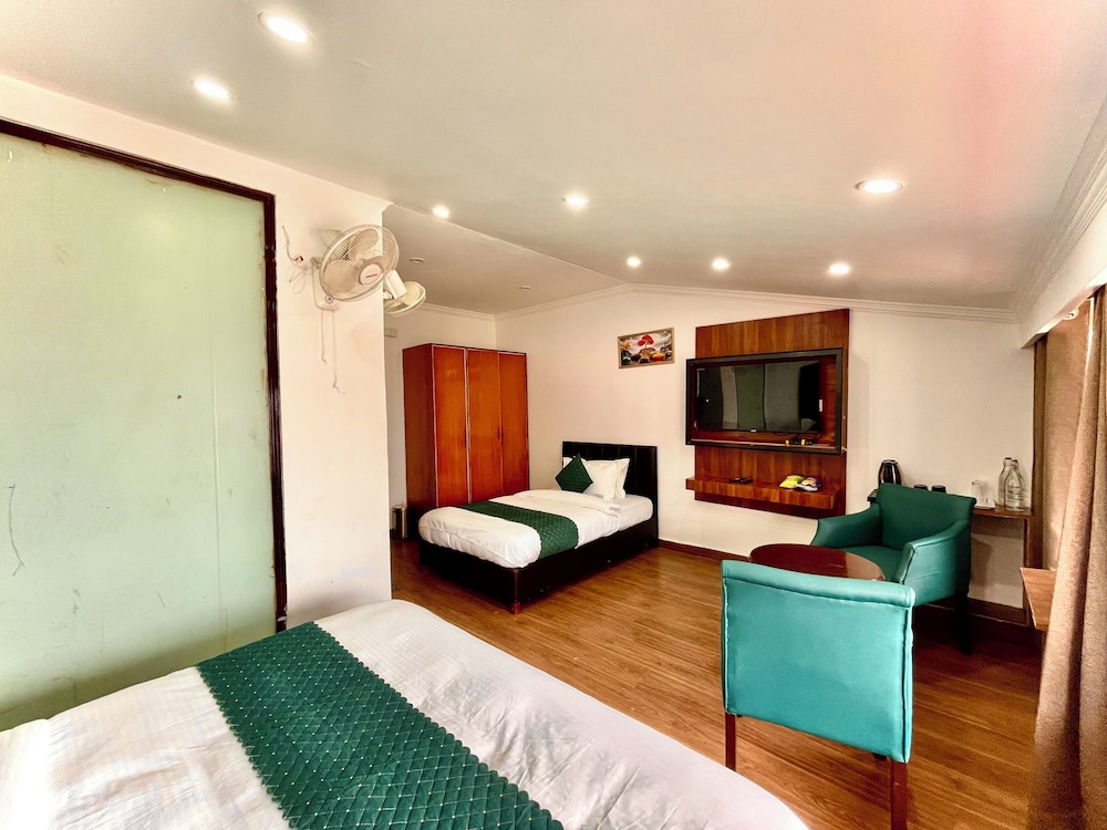 Hotel Roshie Mall Road Mussoorie