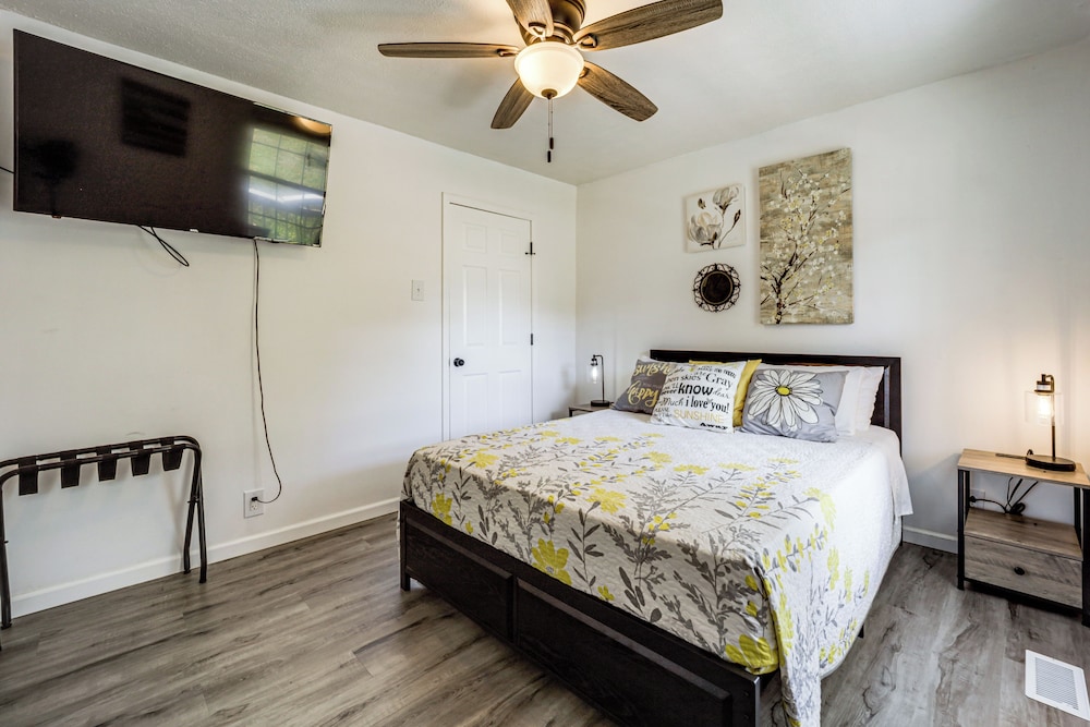 Walk to Main Street! Family Home in Williamstown