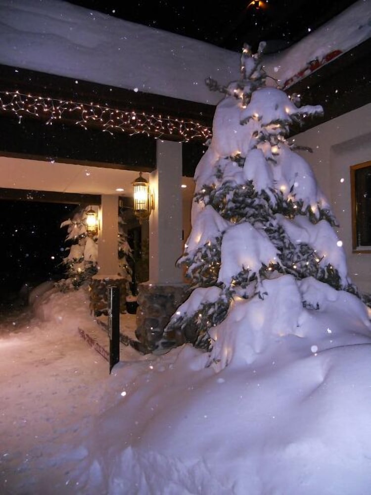 GetAways at Olympic Village Inn