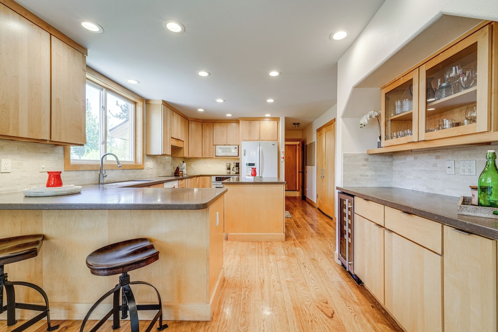 5 Mi to Northstar Resort! Family Home w/ Hot Tub