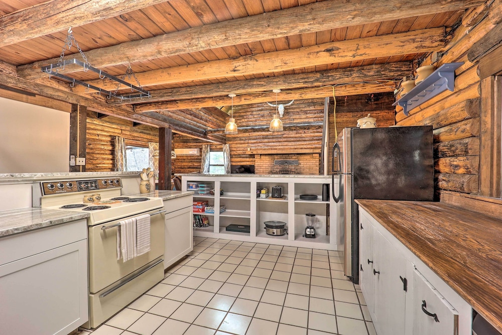 Relaxing Retreat w/ Private Dock on Claytor Lake! view 3