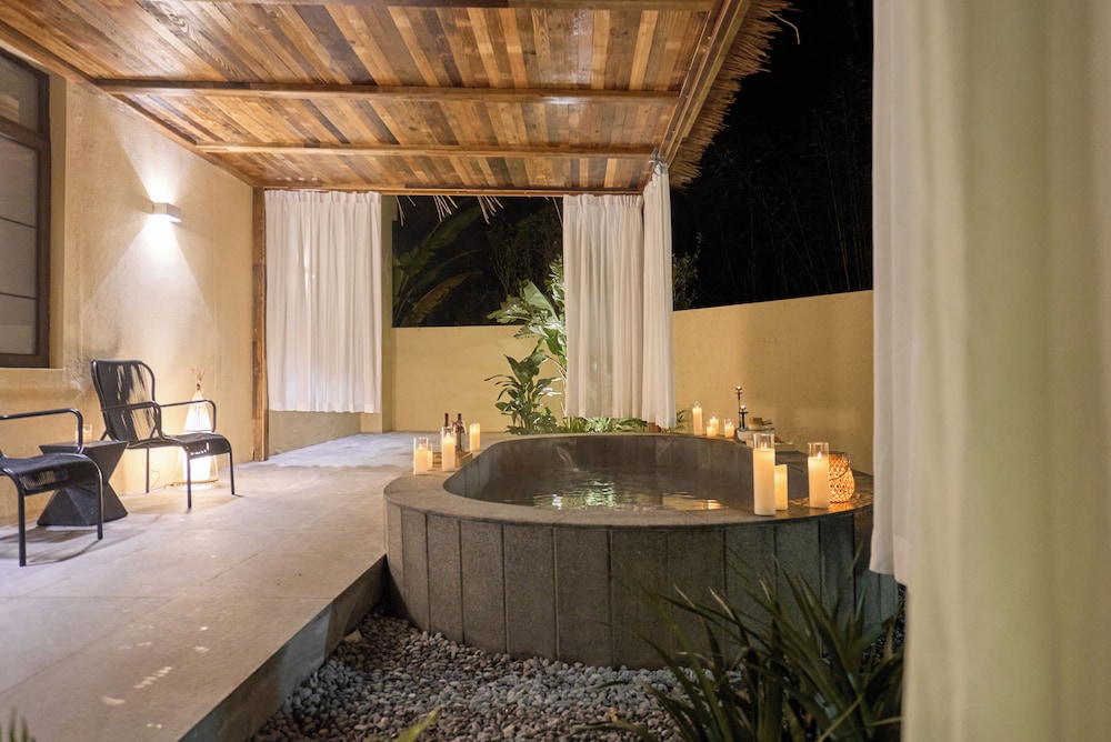 Miyue Shenzhen Tianlu Secret Wild Wizard Holiday Hotel