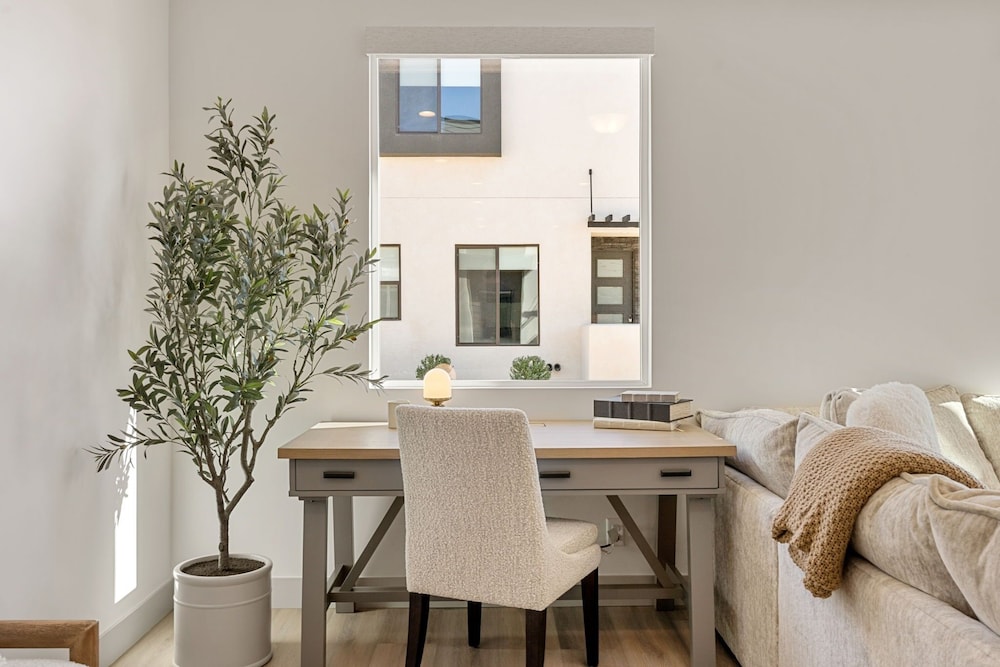 Coastline Cottage 5 Bedroom Townhouse