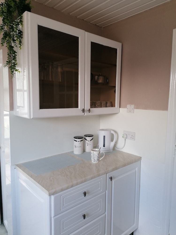 Beautiful Three Bedroom Seaside Retreat view 2