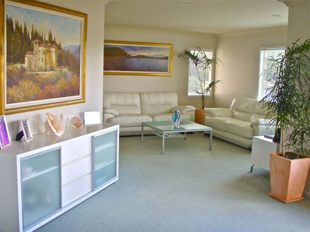 Seascape Villa Bed & Breakfast view 2