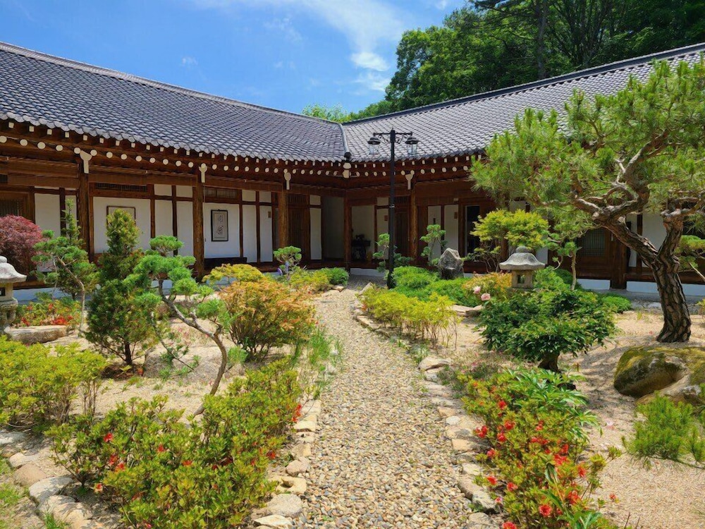 Dal's Garden view 2
