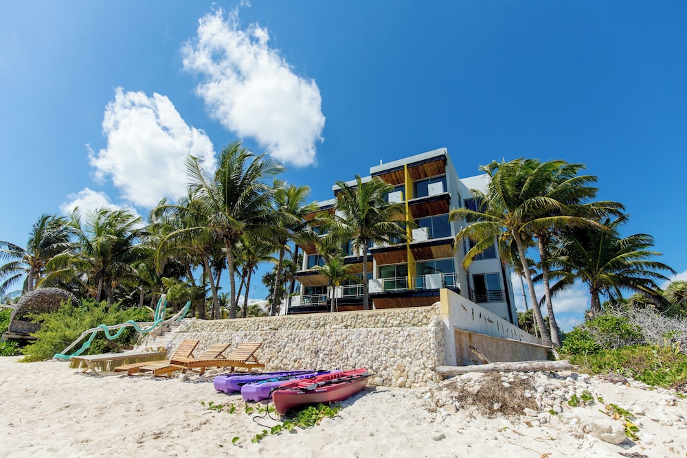 Hotel Angelina 28 Beachfront by Nah Hotels - Image 1