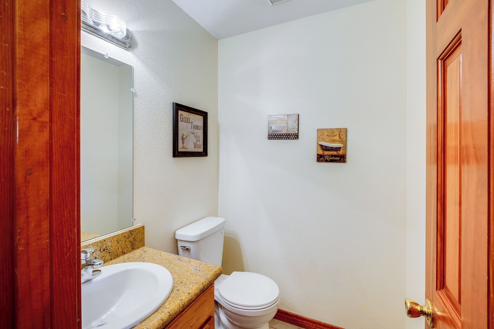 Sunrise Cove RC Llc: Lakefront Home w/ 2 Casitas!