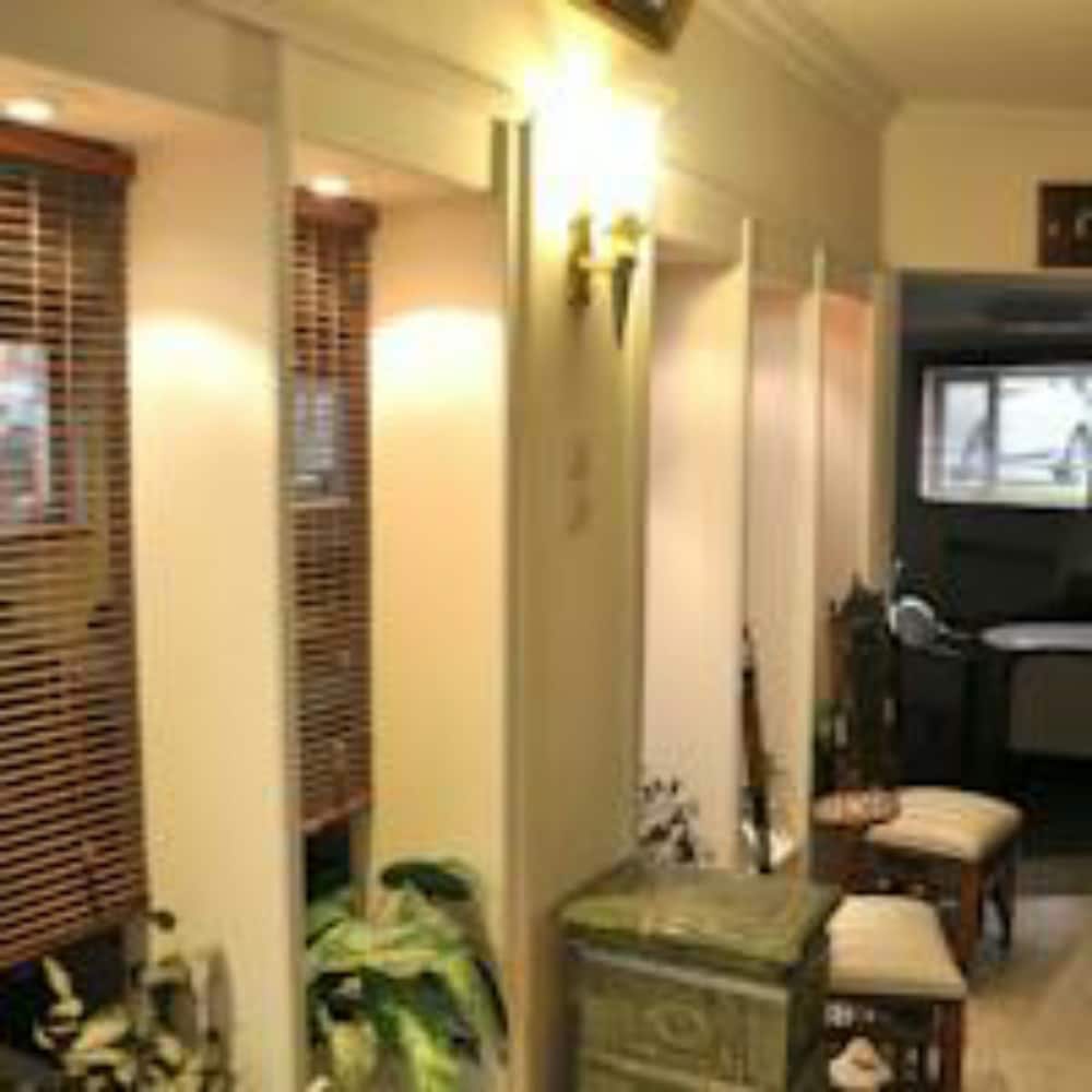 Adapalas Hotel