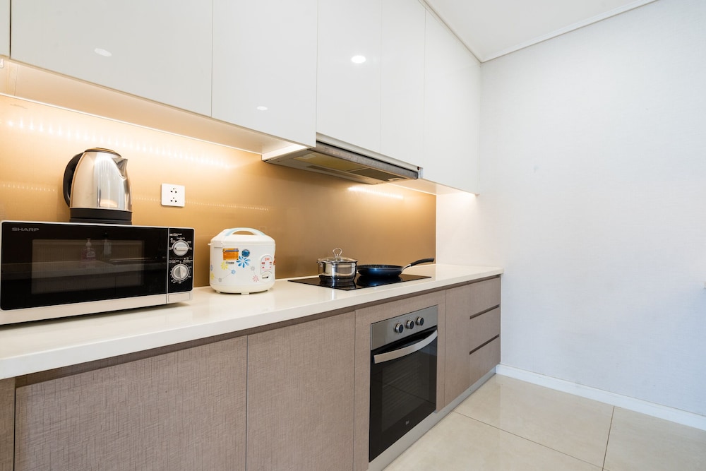 Jennifer House - Millenium Apartment