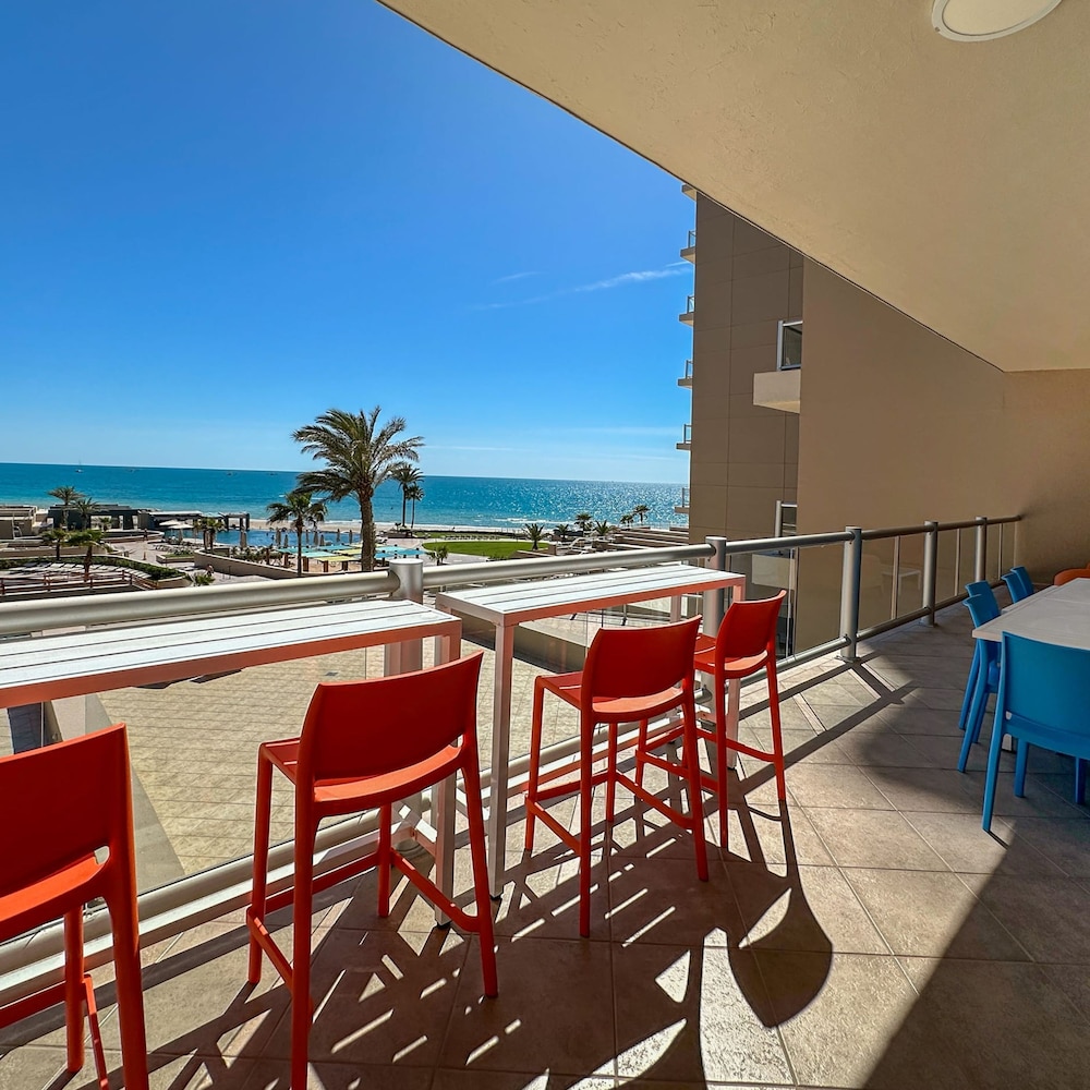 Luxury Ocean View Condo w Huge Deck