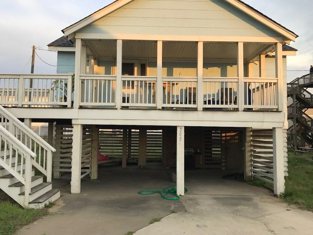 Calico Jack's Galley 2 Bedroom Cottage by RedAwning view 3