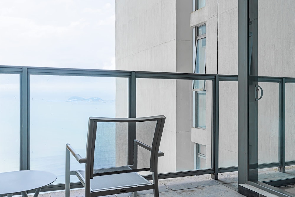 w Comfy 1BR w Fantastic Balcony in YOO