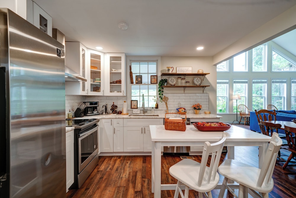 Lakeside Country Cottage