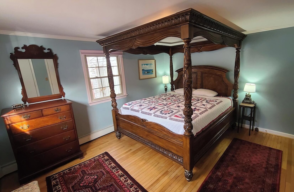 Laurel Street 323