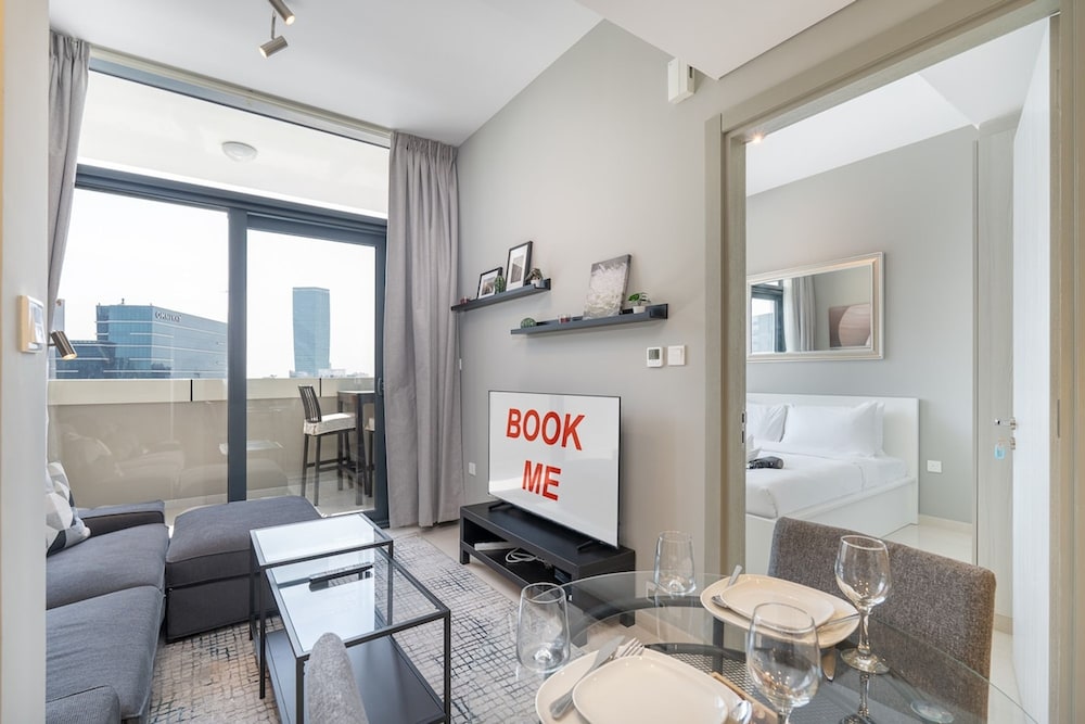 Stylish 1-bedroom Apartment With Stunning Canal Views at Business Bay