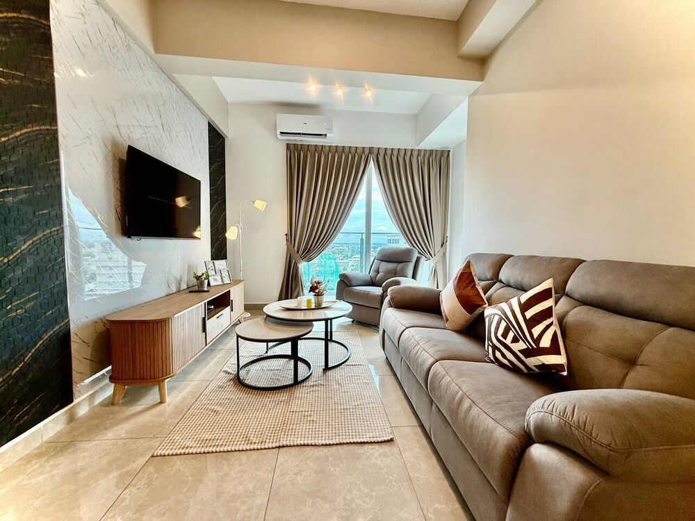 ICC Luxury Suites By Grab A Stay