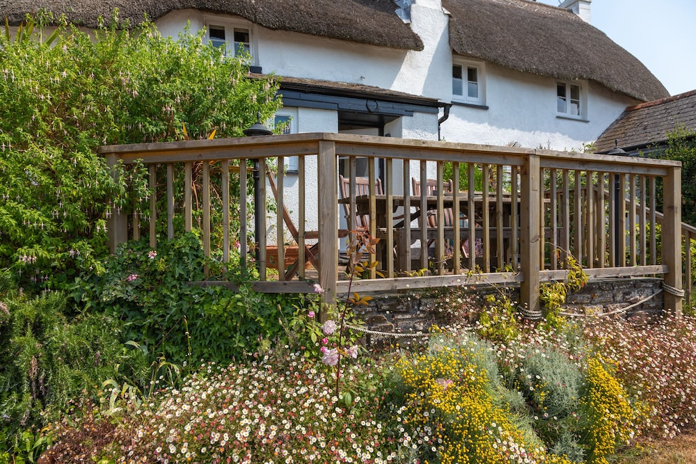 Rose Thatch