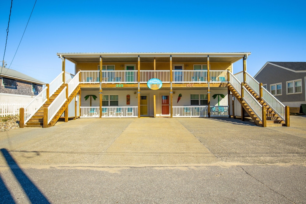 Boardwalk Shores C 3 Bedroom Duplex by RedAwning view 5