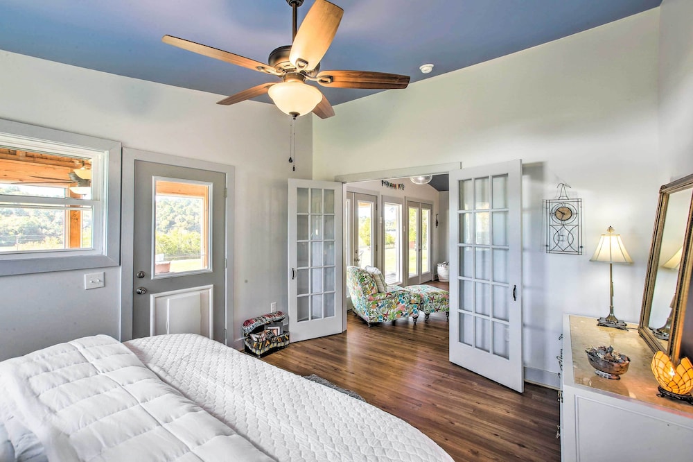 'granvilles Blue Cottage' Porch & River View! view 4