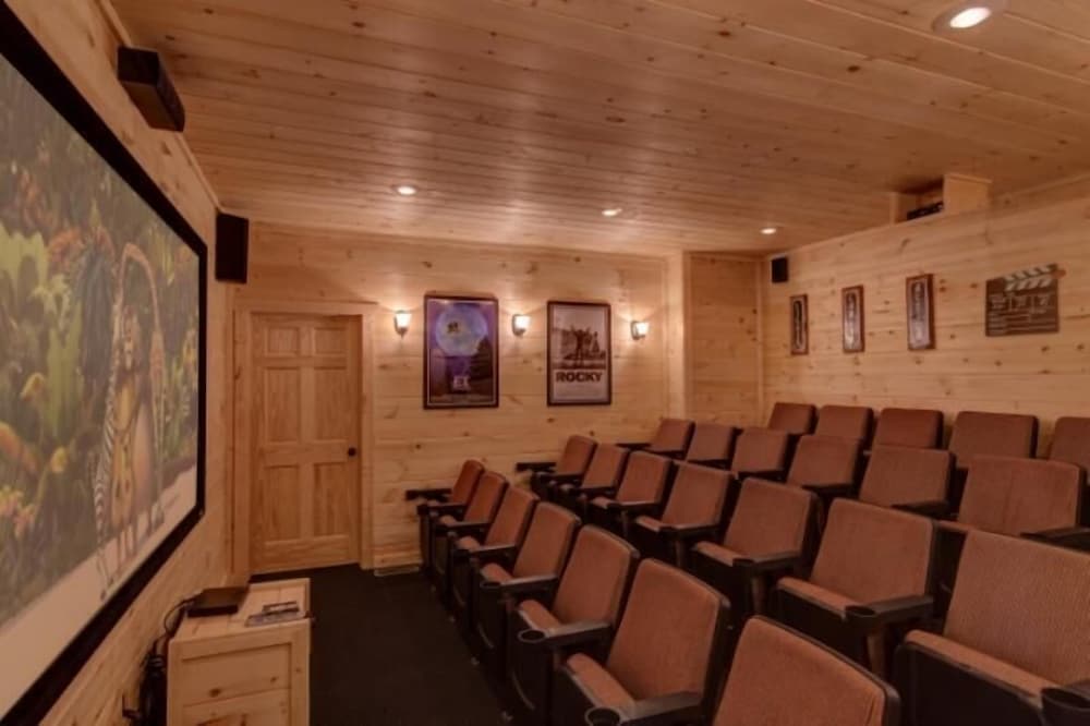 Mountain View Lodge - 9 Bedrooms, 9 Baths, Sleeps 40 Home