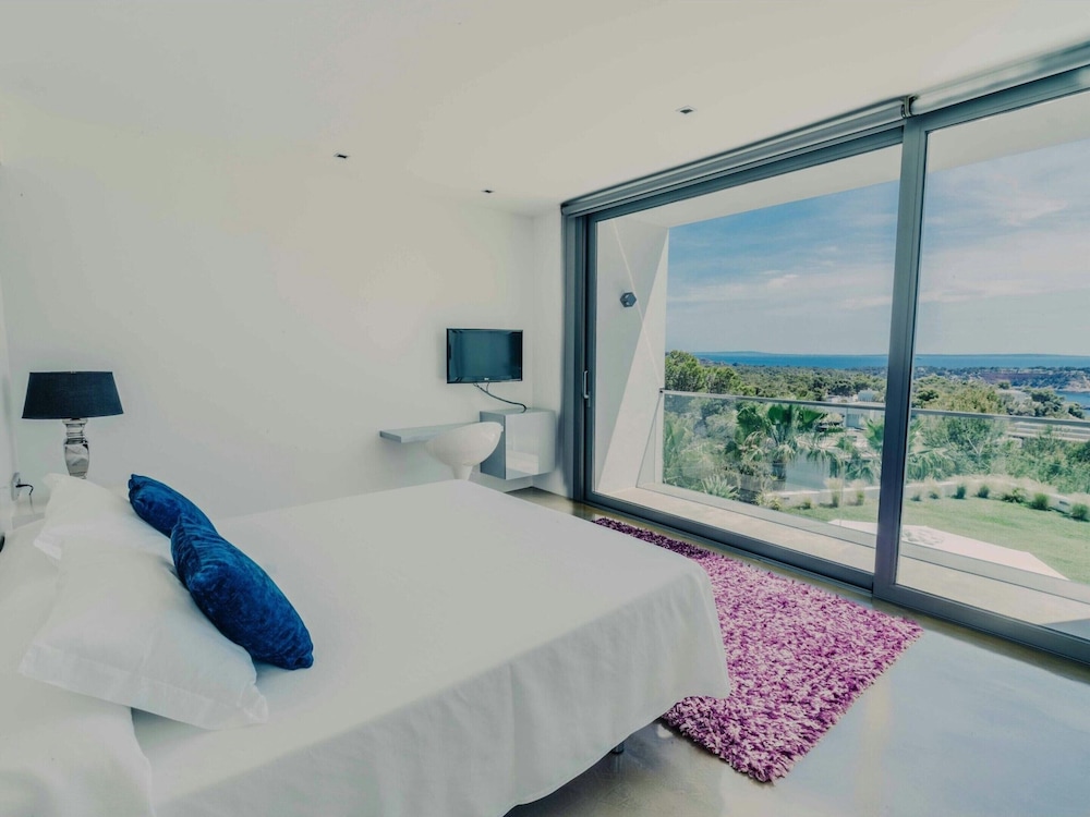 Holiday Home With Whirlpool Bathtub