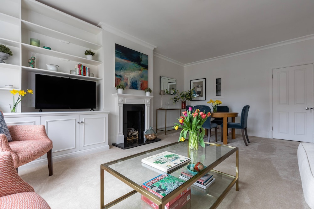 Sloane Avenue IV by Onefinestay