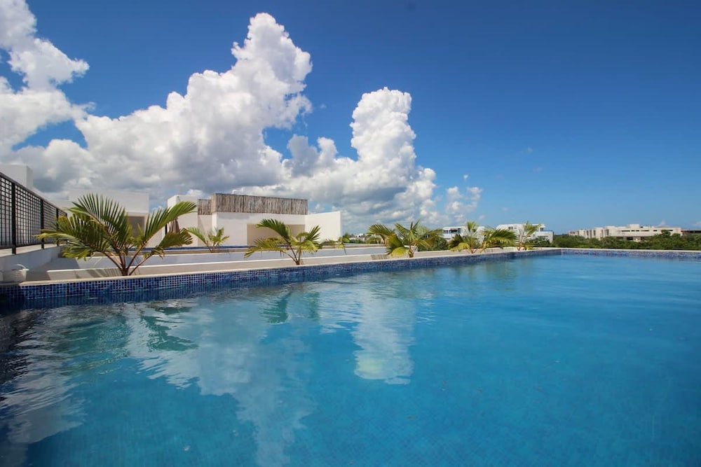 Zama Condo w Rooftop Pool Gym Coworking Cinema