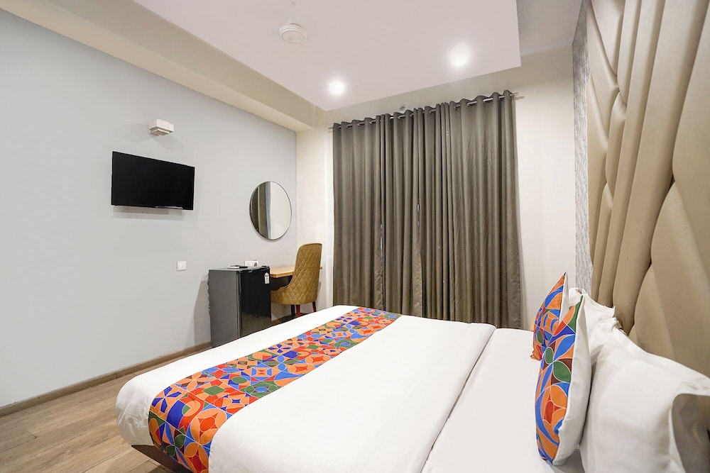 FabHotel Novis Stayz